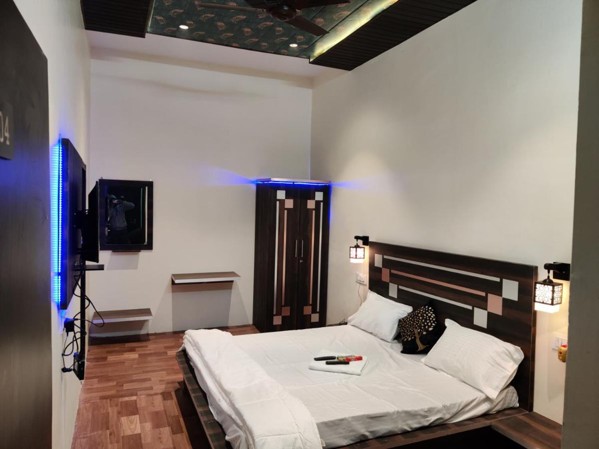 Keshav Hotel Farrukhabad Eksteriør bilde