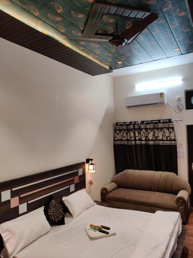 Keshav Hotel Farrukhabad Eksteriør bilde